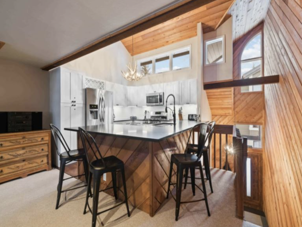 Beaver Creek Luxury Vacation Accommodation 200 Yard to Lift